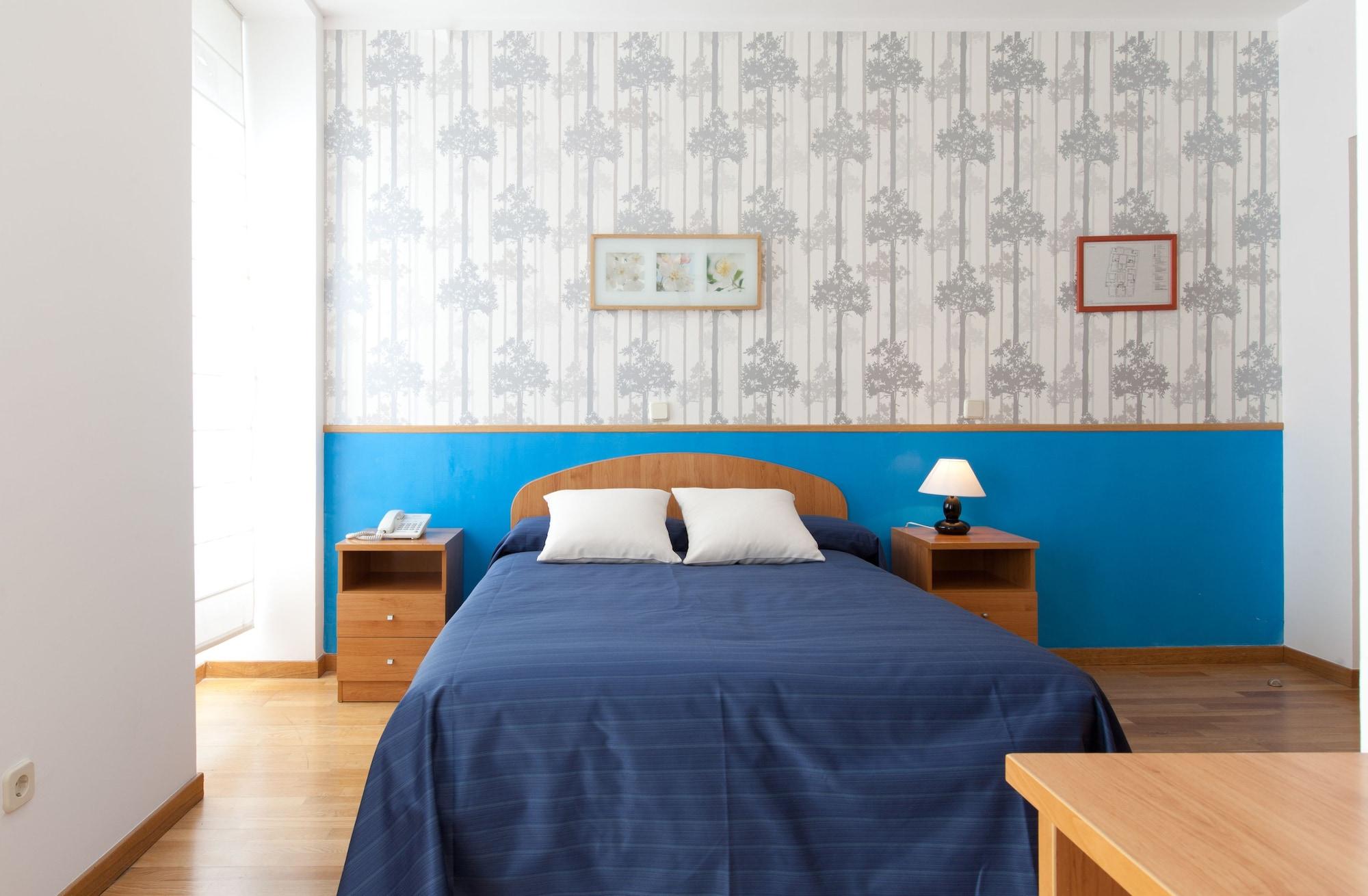 Hostal Montaloya Madrid Extérieur photo