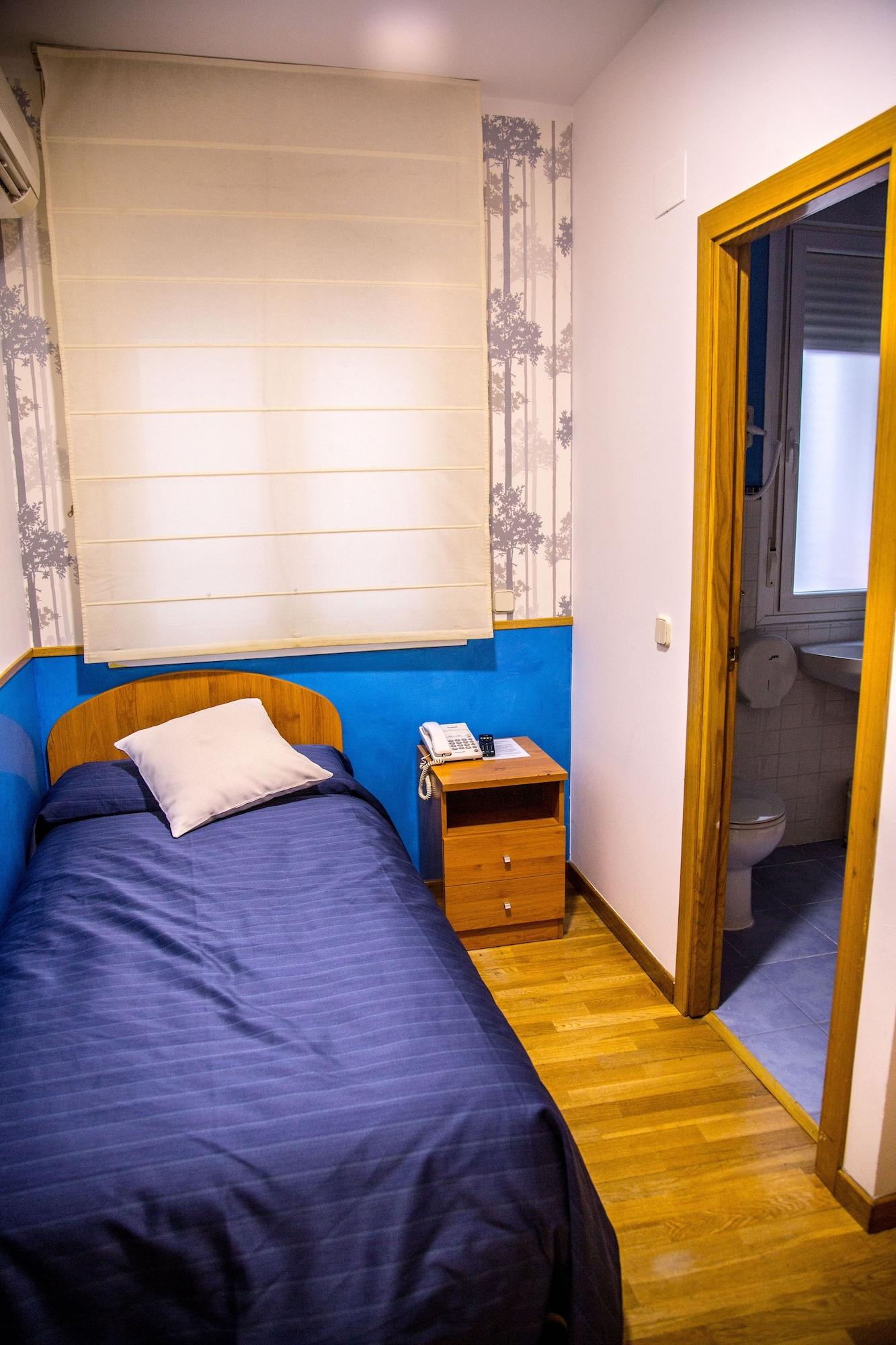 Hostal Montaloya Madrid Extérieur photo