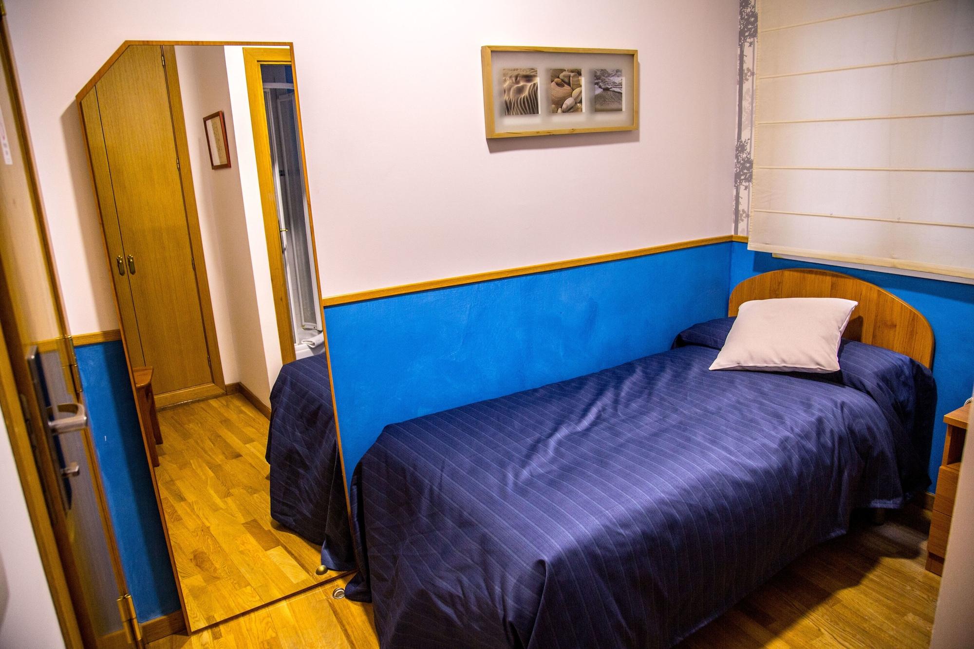 Hostal Montaloya Madrid Extérieur photo