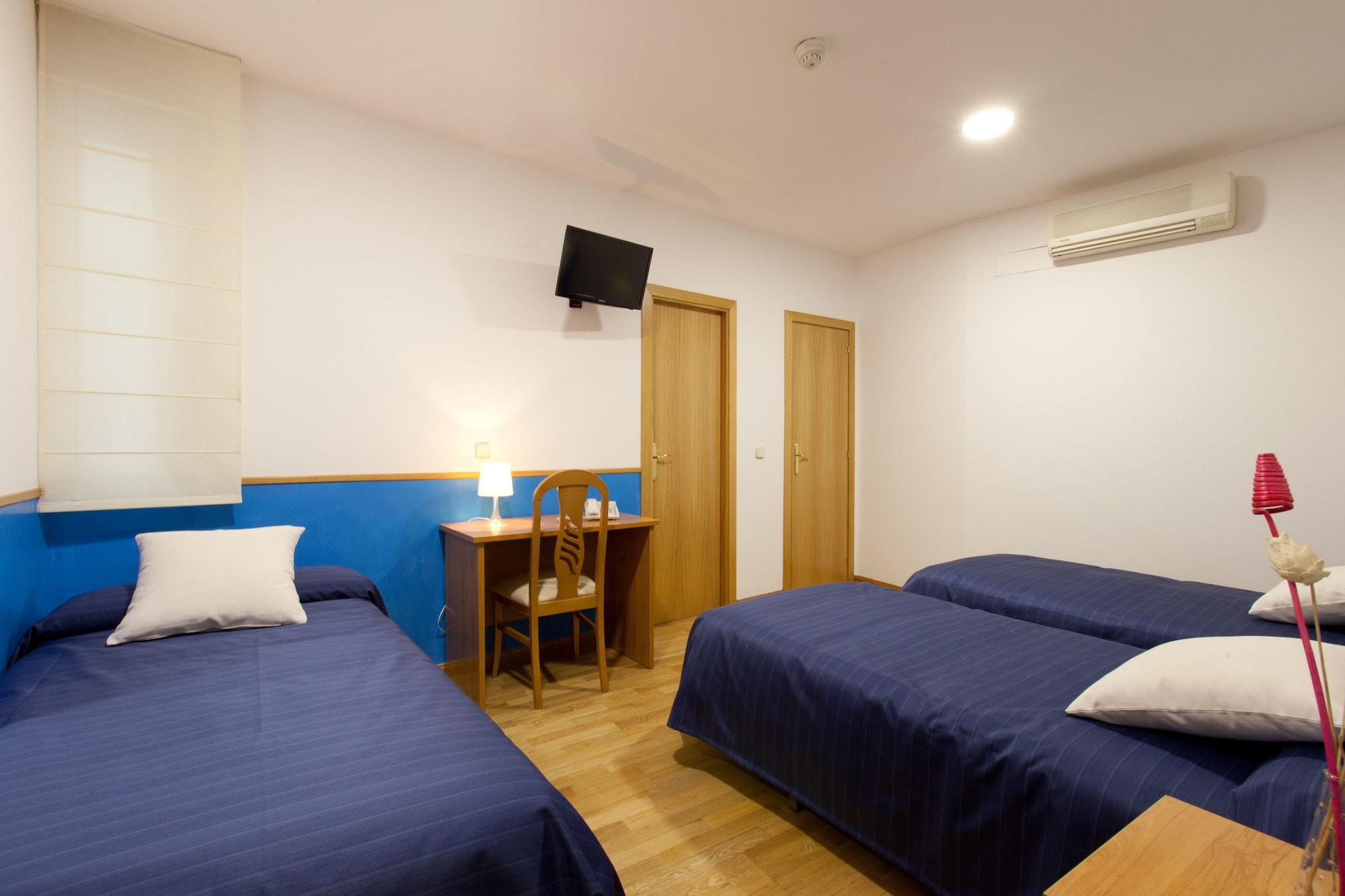 Hostal Montaloya Madrid Extérieur photo