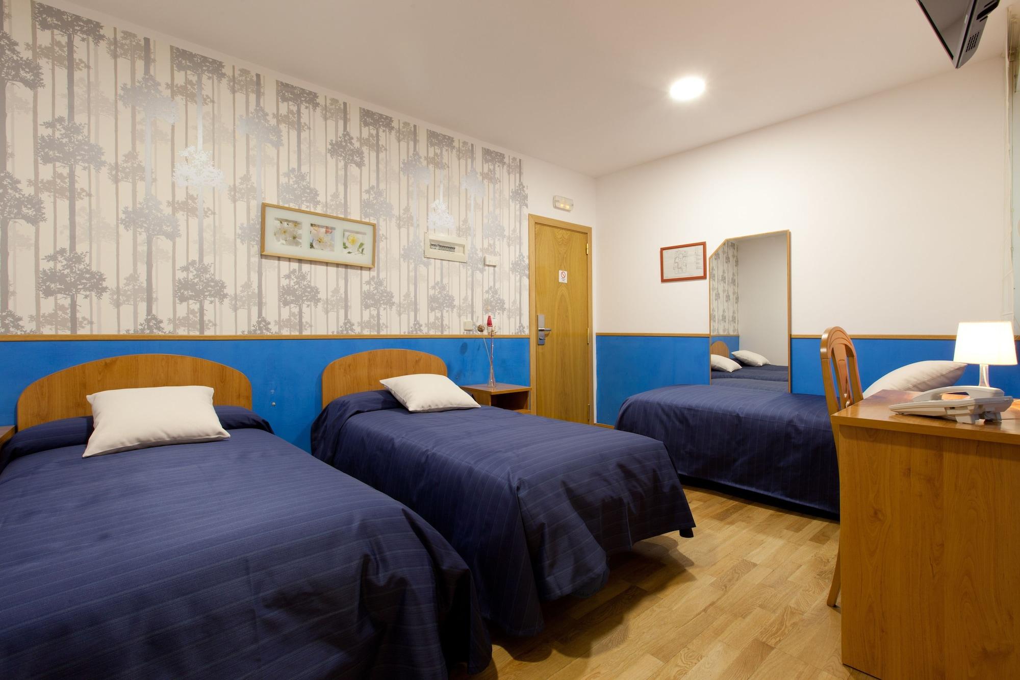 Hostal Montaloya Madrid Extérieur photo