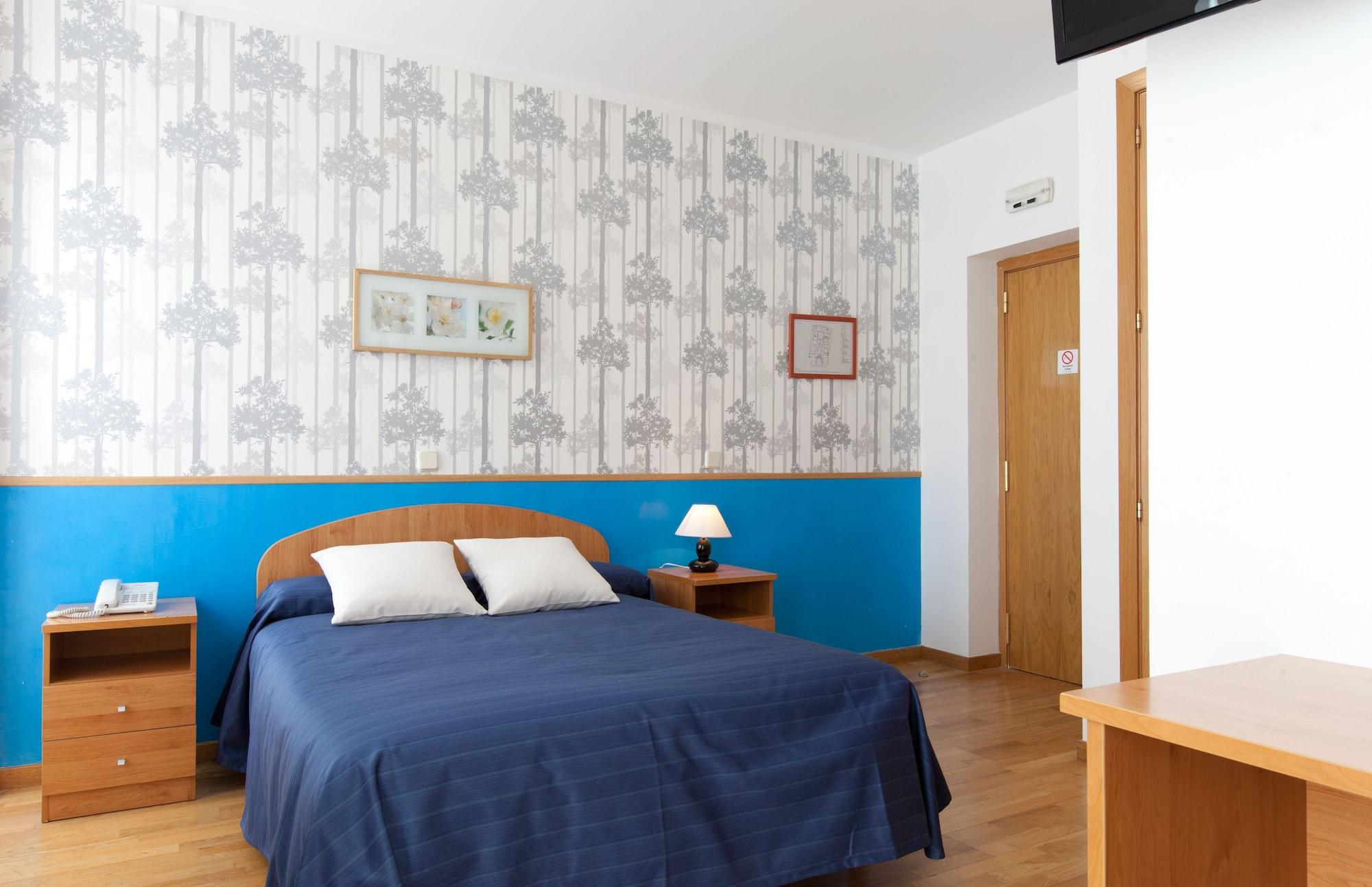 Hostal Montaloya Madrid Extérieur photo